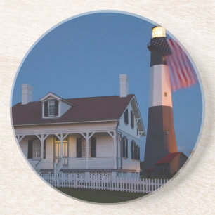USA, Georgia, Tybee Island, Flagga flyger Underlägg Sandsten