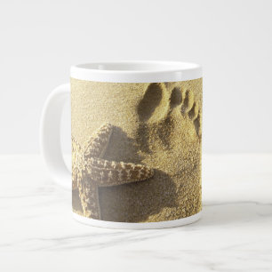 USA, Hawaii, Maui, Makena Beach, Fotspår och Jumbo Mugg
