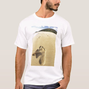 USA, Hawaii, Maui, Makena Beach, Fotspår och Tee Shirt