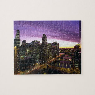 USA, IL, Chicago. Chicagos skyline och flod Pussel