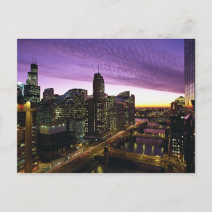 USA, IL, Chicago. Chicagos skyline och flod Vykort