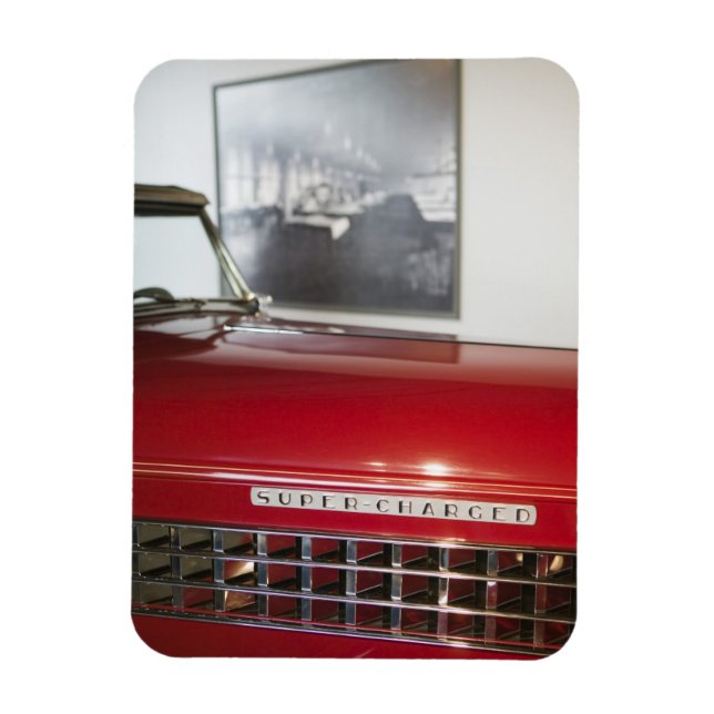 USA, Indiana, Auburn: Auburn, Cord, Duesenberg 7 Magnet (Vertikal)