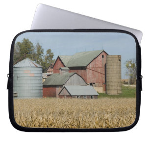 USA, IOWA, Froelich: Gammal gård Laptop Sleeve