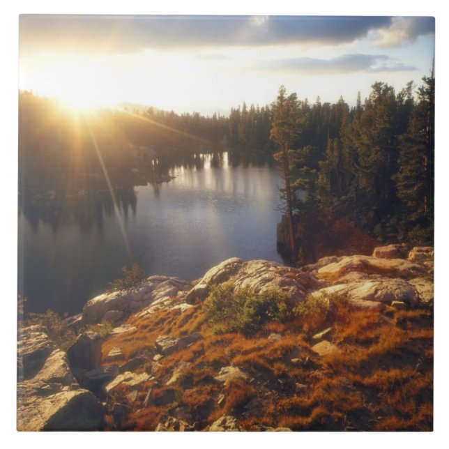 USA, Kalifornien, Sierra Nevada Mountains.Solnedgå Kakelplatta (Framsidan)