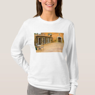USA, Kalifornien, Sonoma Valley, Patio på Viansa Tee Shirt