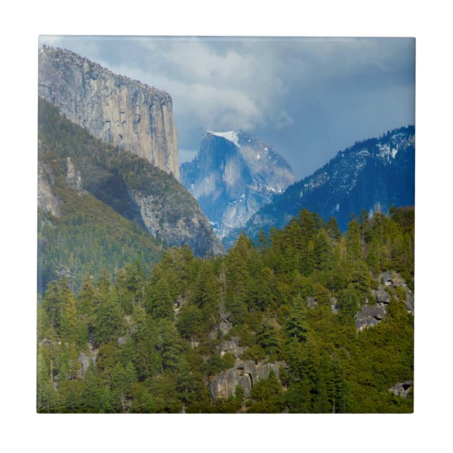 USA, Kalifornien. Utsikt över Half Dome i Yosemite Kakelplatta (Framsidan)