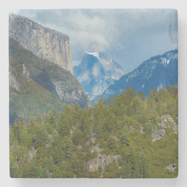 USA, Kalifornien. Utsikt över Half Dome i Yosemite Stenunderlägg (Framsidan)