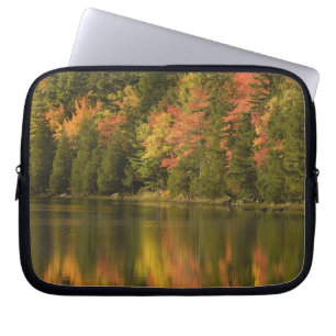 USA; Maine; Acadia NP. Höstreflektioner vid Laptop Fodral