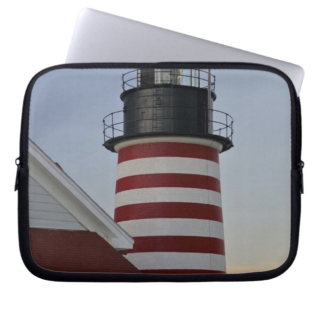 USA, Maine, Lubec. Väster Quoddy Head Lighthouse Laptop Sleeve (Framsidan)
