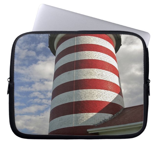 USA, Maine, Lubec. Väster Quoddy Head LIghthouse Laptop Sleeve (Framsidan)