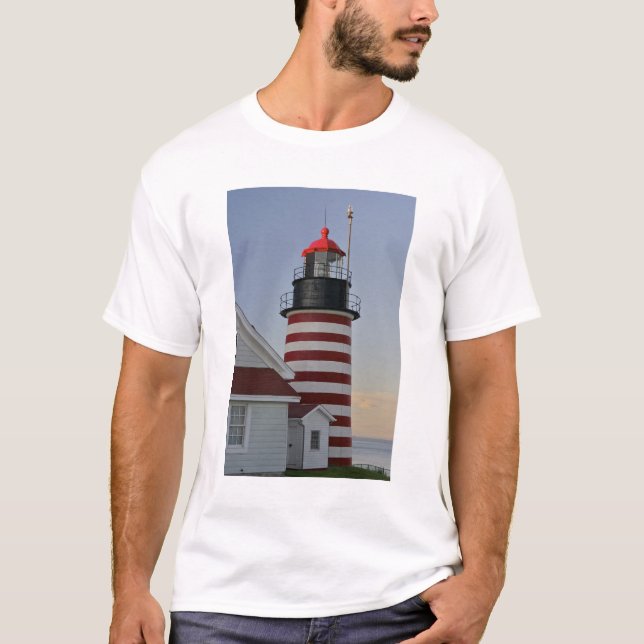 USA, Maine, Lubec. Väster Quoddy Head Lighthouse T-shirt (Framsida)