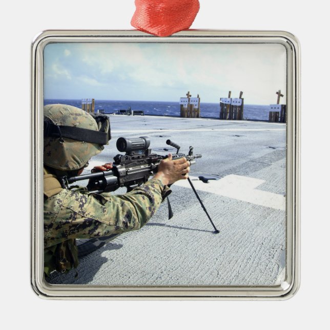 USA Marine justerar sitt vapen Julgransprydnad Metall (Framsidan)