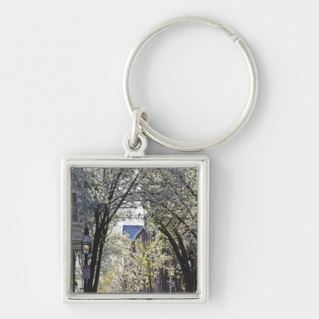 USA, Massachusetts, Boston, Beacon Hill. Fyrkantig Silverfärgad Nyckelring (Framsidan)