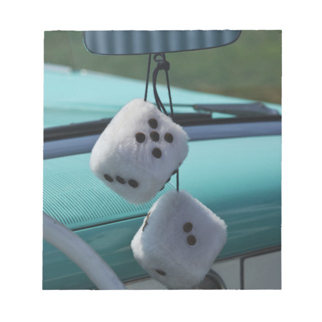 USA, Massachusetts, Gloucester. Fuzzy Dice i en Anteckningsblock (Framsida)
