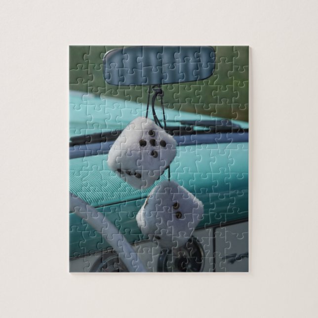 USA, Massachusetts, Gloucester. Fuzzy dice i en Pussel (Vertikal)