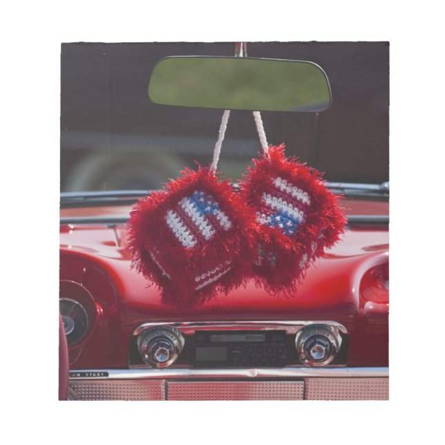 USA, Massachusetts, Gloucester. Fuzzy Dice med Anteckningsblock (Framsida)