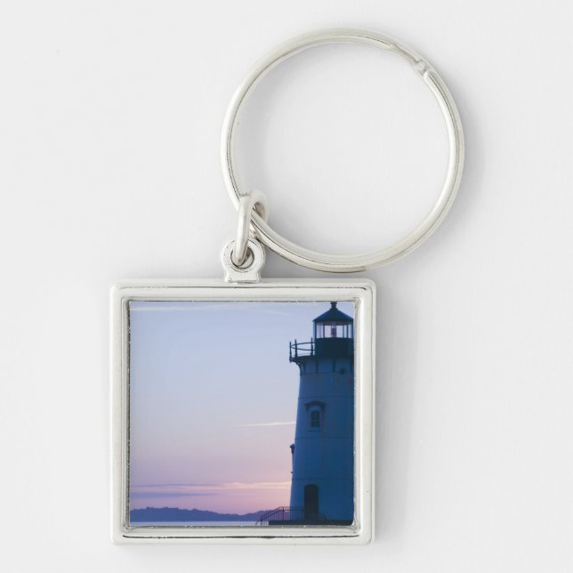 USA, MASSACHUSETTS, Martha's Vineyard: 2 Fyrkantig Silverfärgad Nyckelring (Framsidan)