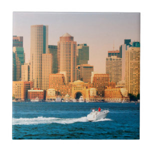 USA, Massachusetts. Panorama över Boston Waterfron Kakelplatta
