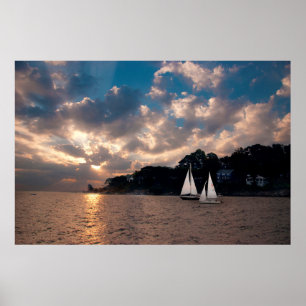 USA, Massachusetts. Segling i solnedgång Poster