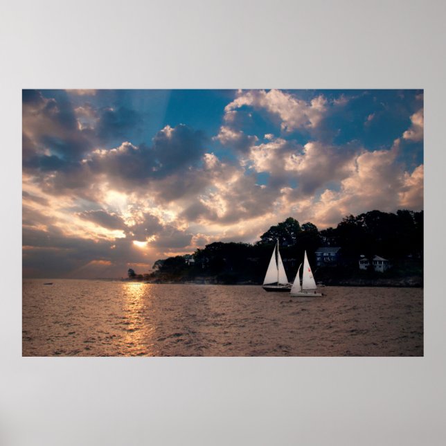USA, Massachusetts. Segling i solnedgång Poster (Framsidan)
