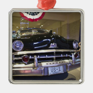 USA, Michigan, Dearborn: The Henry Ford Museum, 2 Julgransprydnad Metall