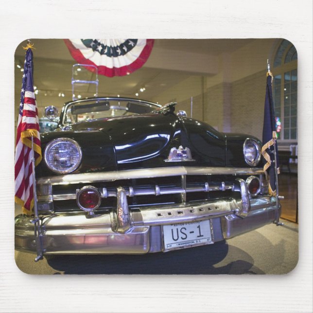 USA, Michigan, Dearborn: The Henry Ford Museum, 2 Musmatta (Framsidan)