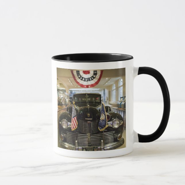 USA, Michigan, Dearborn: The Henry Ford Museum, Mugg (Höger)