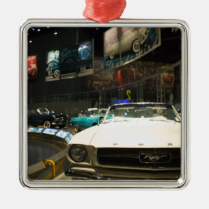 USA, Michigan, Detroit: Ford Rouge Factory Tour, Julgransprydnad Metall
