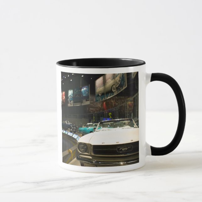 USA, Michigan, Detroit: Ford Rouge Factory Tour, Mugg (Höger)