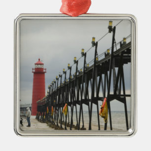 USA, Michigan, Lake Michigans strand, Grand Haven: Julgransprydnad Metall