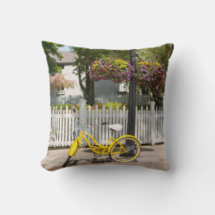 USA, Michigan, Mackinac Island. Gul cykel Kudde