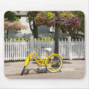 USA, Michigan, Mackinac Island. Gul cykel Musmatta