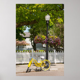 USA, Michigan, Mackinac Island. Gul cykel Poster