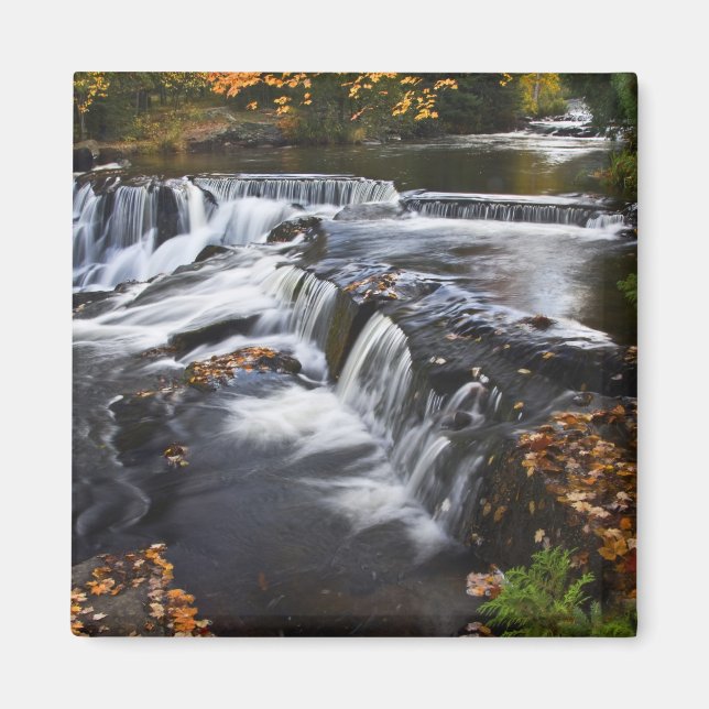 USA, Michigan, Övre halvan. Bond Falls och Magnet (Framsidan)