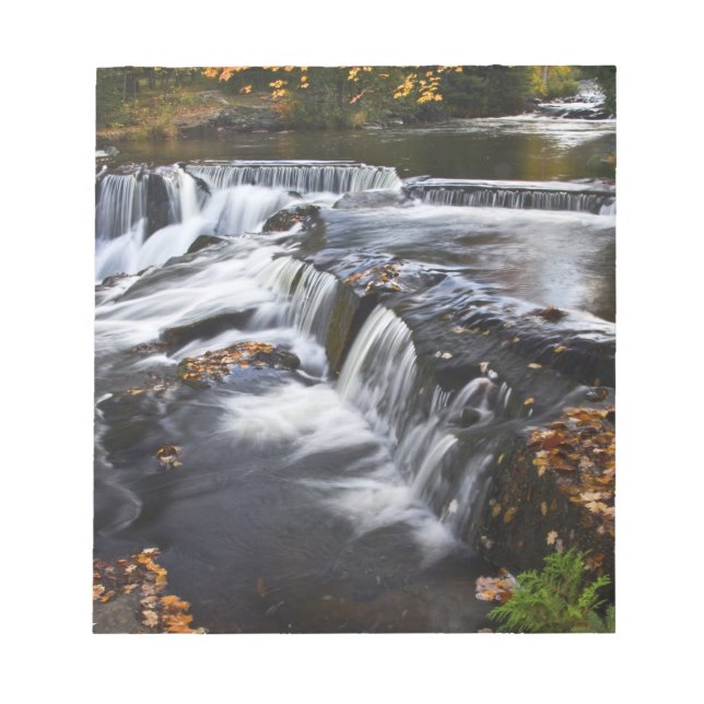 USA, Michigan, Övre halvön. Bond Falls och Anteckningsblock (Framsida)
