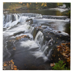 USA, Michigan, Övre halvön. Bond Falls och Kakelplatta