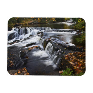 USA, Michigan, Övre halvön. Bond Falls och Magnet