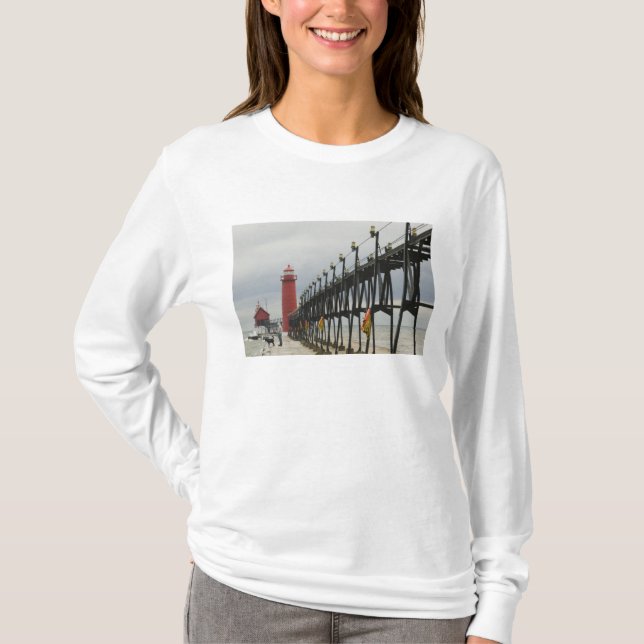 USA, Michigan, Sjö Michigan Shore, Grand Haven: T-shirt (Framsida)