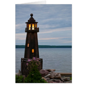 USA, Michigan. Trädgårdsdekoration fyr Hälsningskort