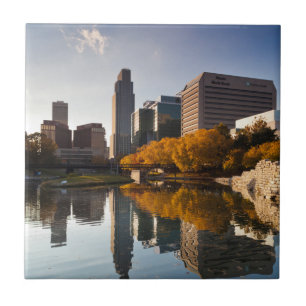 USA, Nebraska, Omaha, Gene Leahy Mall, Siluett Kakelplatta
