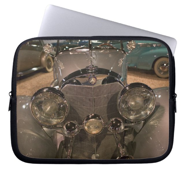 USA Nevada_Reno: Medborgarebilmuseum 2 Laptop Sleeve (Framsidan)