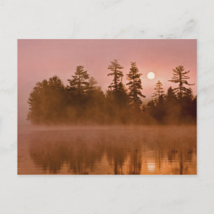 USA, New York, Adirondack Park. Soluppgång på en Vykort
