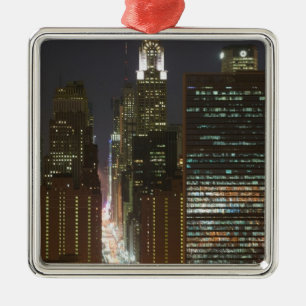USA, New York City, View of Midtown med Julgransprydnad Metall