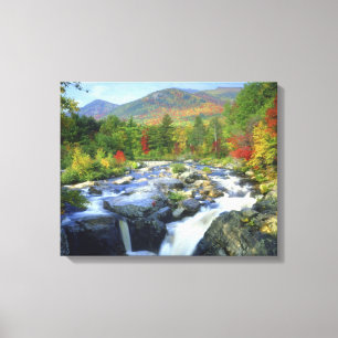 USA, New York. En vattenfall i Adirondack Canvastryck