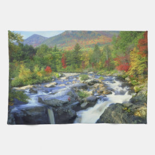 USA, New York. En vattenfall i Adirondack Kökshandduk