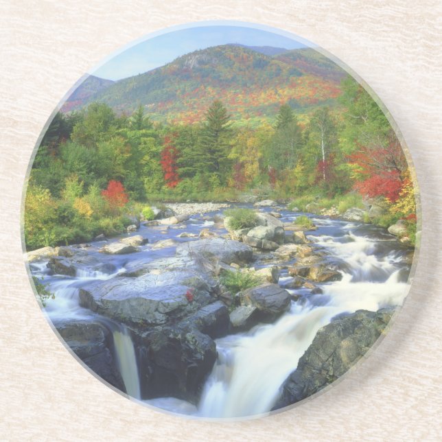 USA, New York. En vattenfall i Adirondack Underlägg Sandsten (Framsidan)