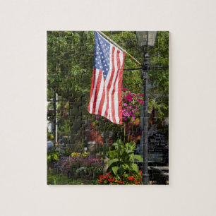 USA, New York, Lewiston. Amerikansk flagga fäst Pussel