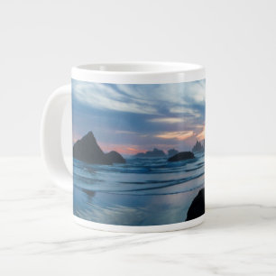 USA, Oregon, Bandon Beach. Fågel på sten Jumbo Mugg