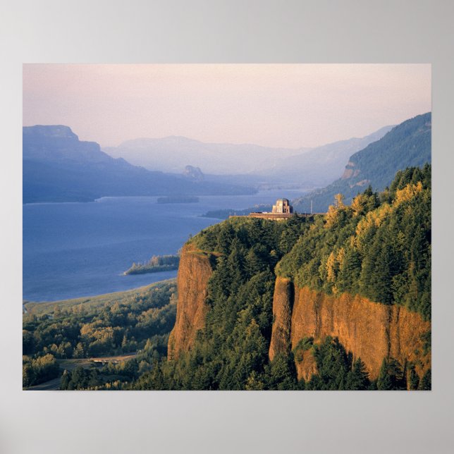 USA, Oregon, Columbiafloden. Solnedgång vid Crown Poster (Framsidan)