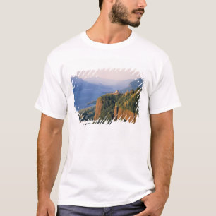 USA, Oregon, Columbiafloden. Solnedgång vid Crown T-shirt